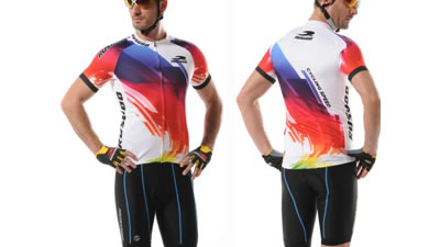 �Ӿ������и��