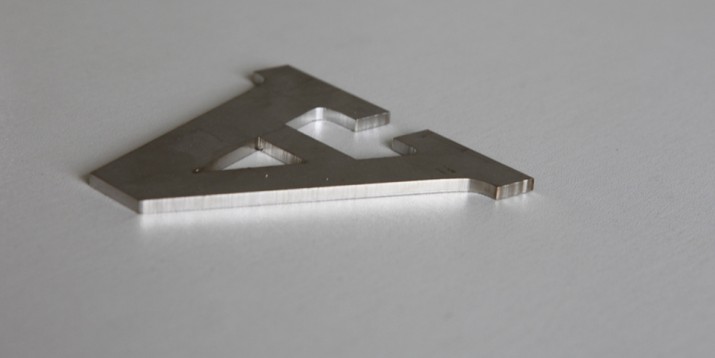 强烈的钢板市场，，，，优越的金属激光切割机