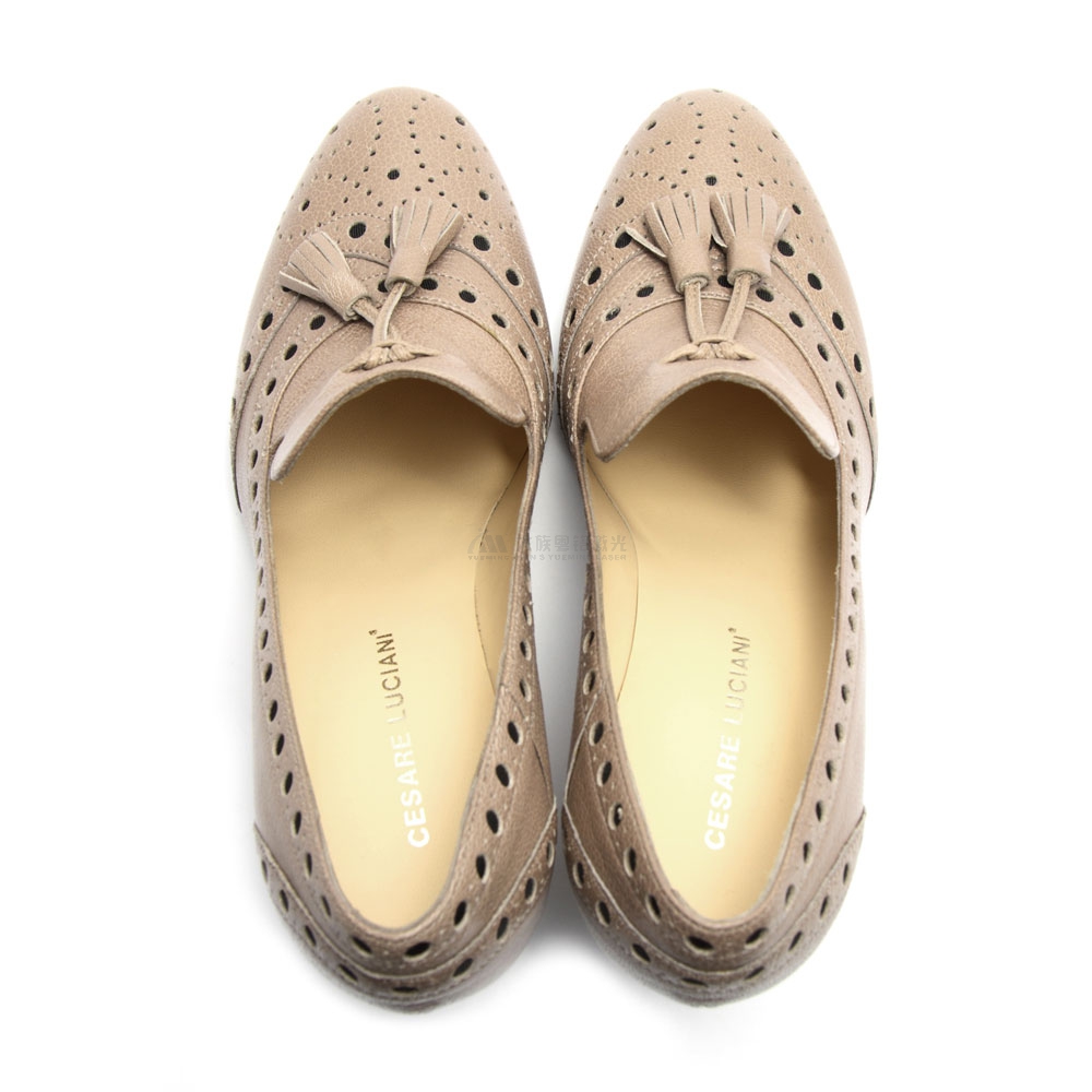 鞋面的激光镂空雕花，，，，，，，夏日的绚烂遐想