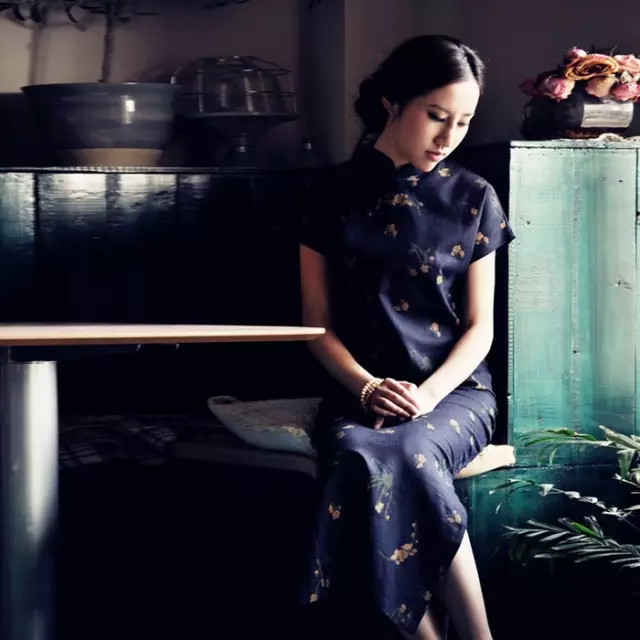 当棉麻旗袍遇上激光，，，，，，是清新清雅的尤物