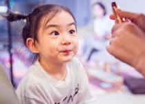 激光打标机打标口红管，，，，，，连空瓶也好玩